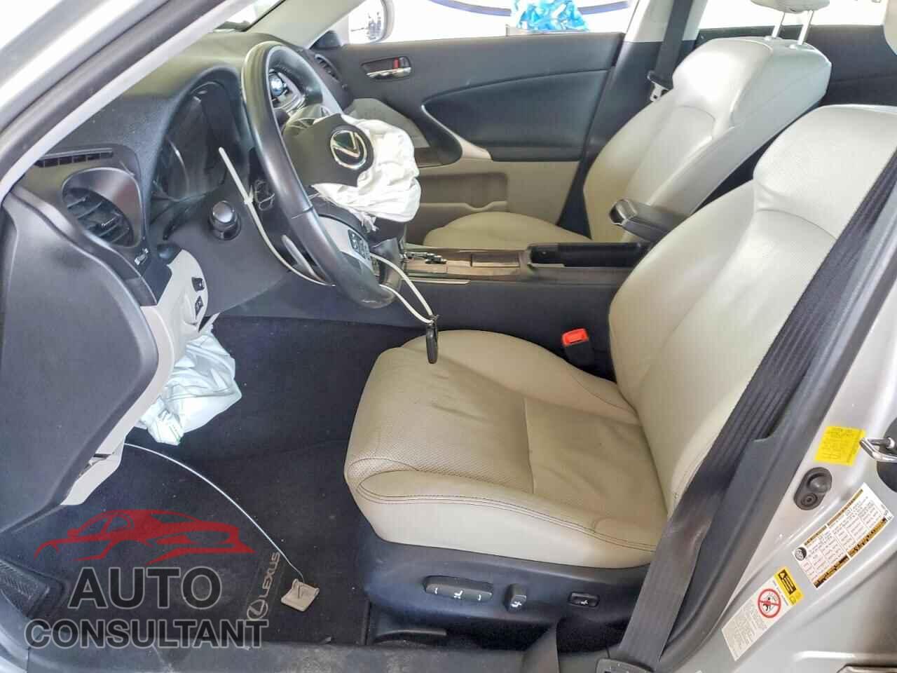 LEXUS IS 2011 - JTHBF5C24B5150652