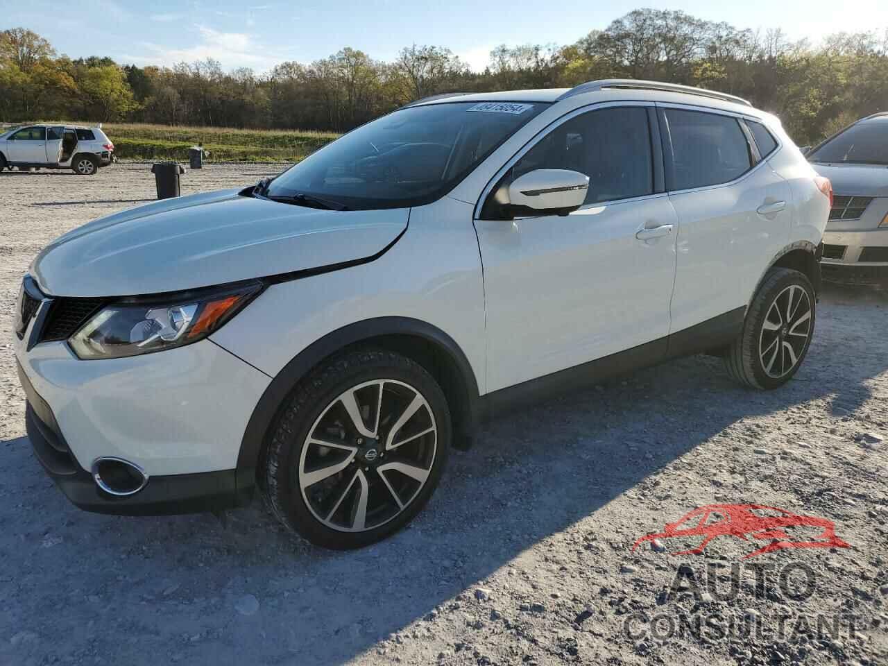 NISSAN ROGUE 2018 - JN1BJ1CP2JW187036