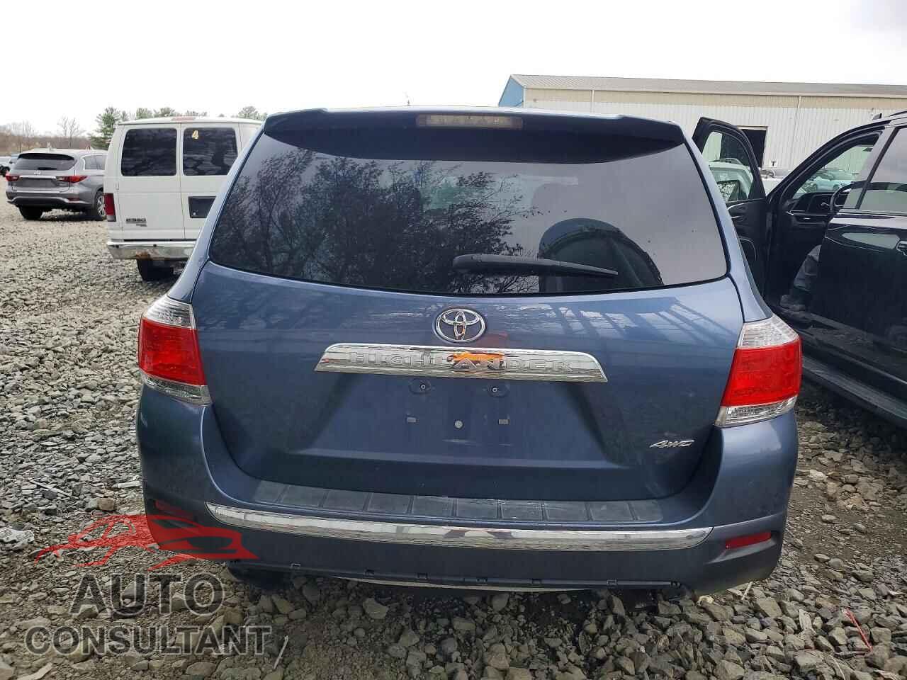 TOYOTA HIGHLANDER 2013 - 5TDBK3EH8DS255906
