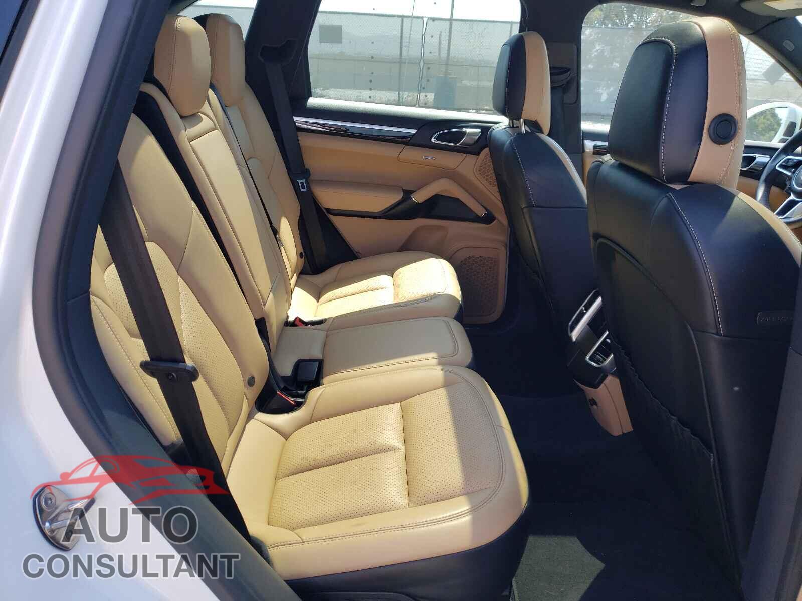 PORSCHE CAYENNE 2016 - WP1AA2A29GKA09208