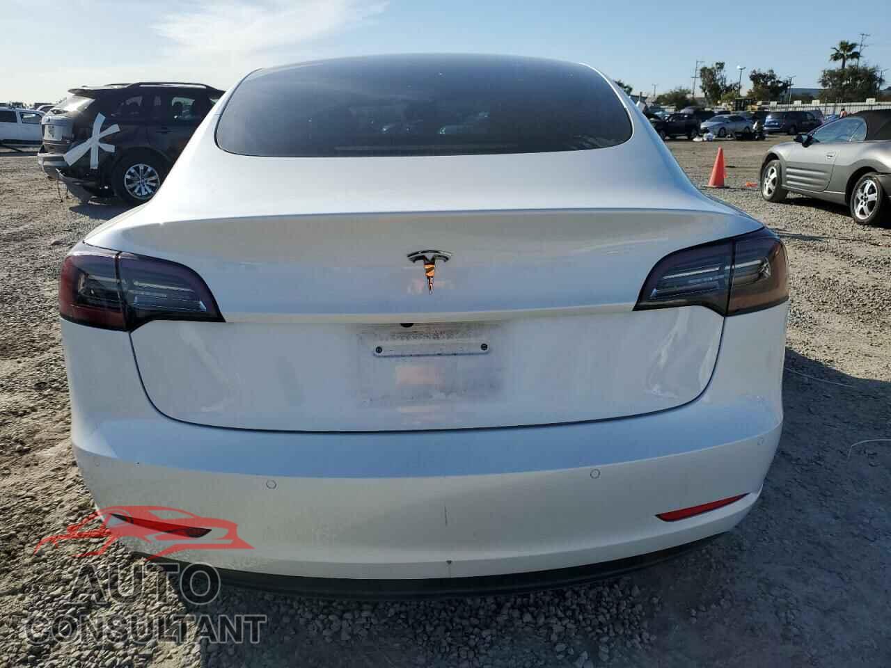 TESLA MODEL 3 2021 - 5YJ3E1EA6MF995221