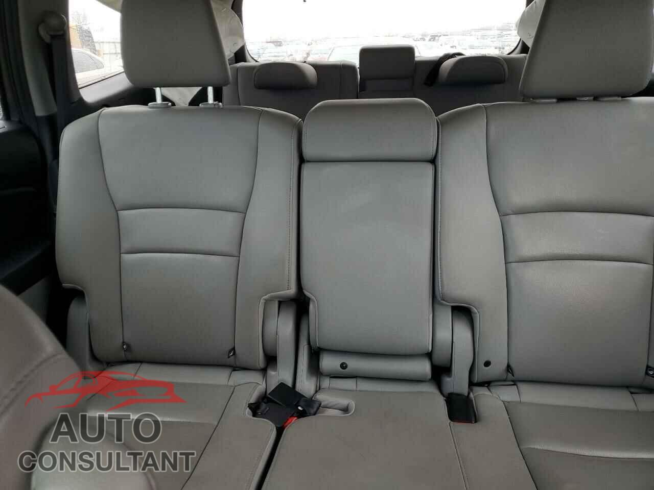 HONDA PILOT 2018 - 5FNYF6H55JB015813