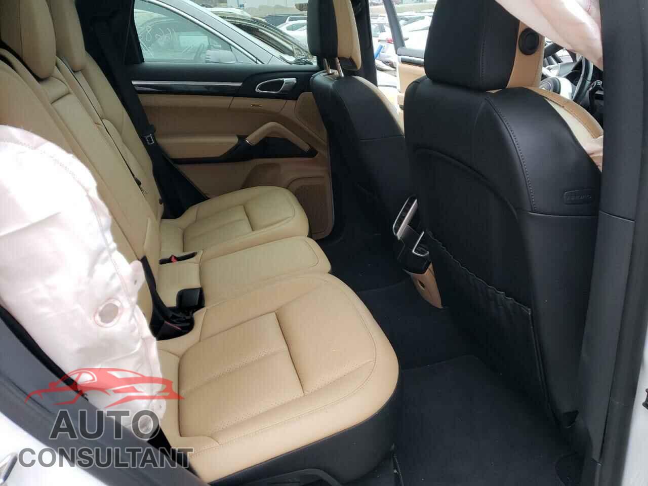 PORSCHE CAYENNE 2016 - WP1AA2A27GKA13130