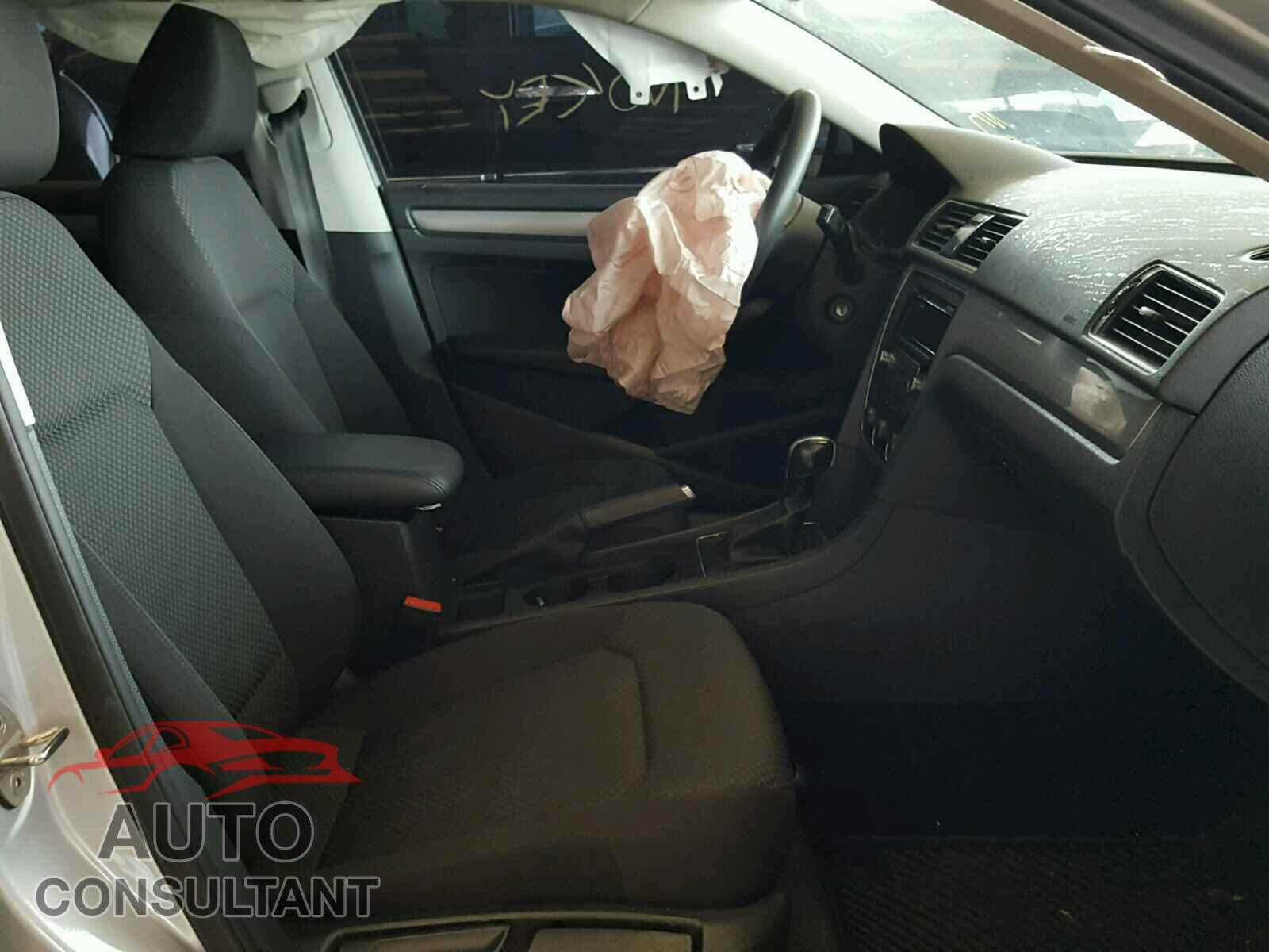 VOLKSWAGEN PASSAT 2015 - 1VWAS7A37FC057994