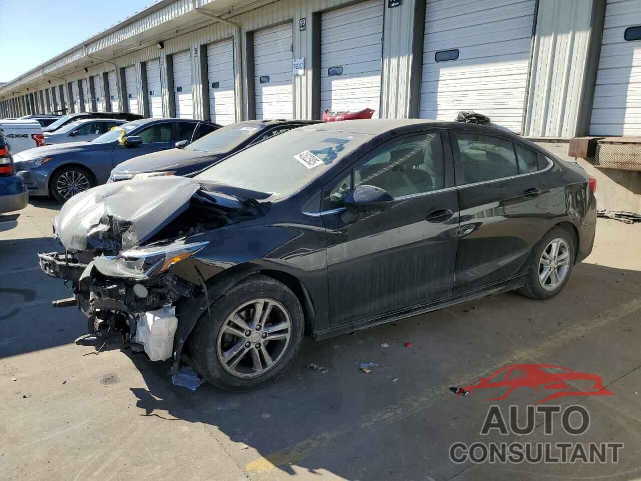 CHEVROLET CRUZE 2018 - 1G1BE5SM8J7168963