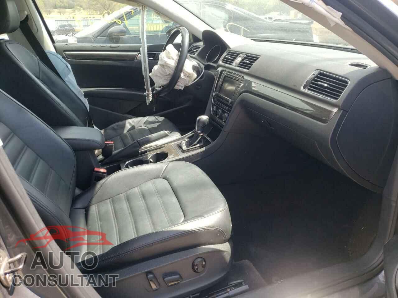 VOLKSWAGEN PASSAT 2017 - 1VWCT7A39HC051672