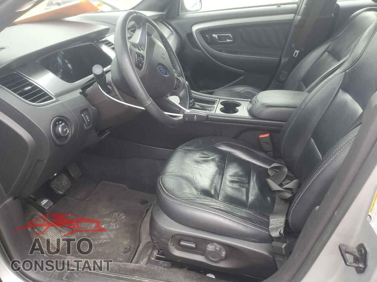 FORD TAURUS 2018 - 1FAHP2E87JG115069
