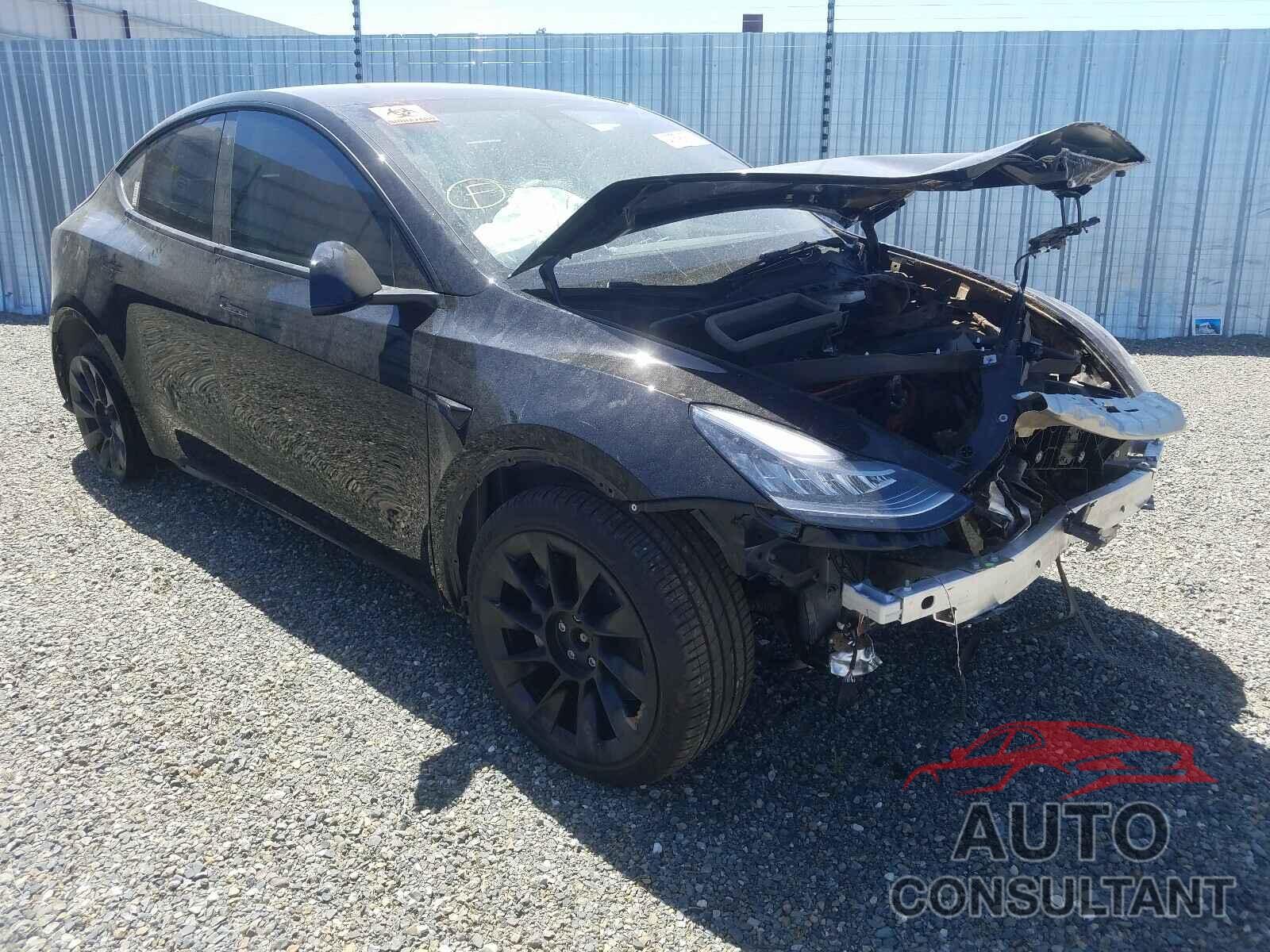 TESLA MODEL Y 2021 - 5YJYGDEEXMF137822