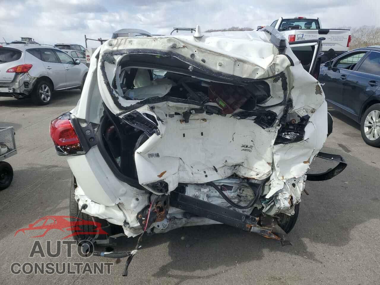 TOYOTA RAV4 2017 - JTMRFREV8HJ130077