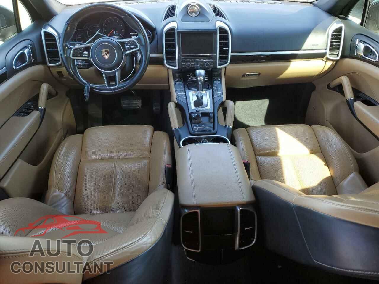 PORSCHE CAYENNE 2016 - WP1AA2A29GKA13923