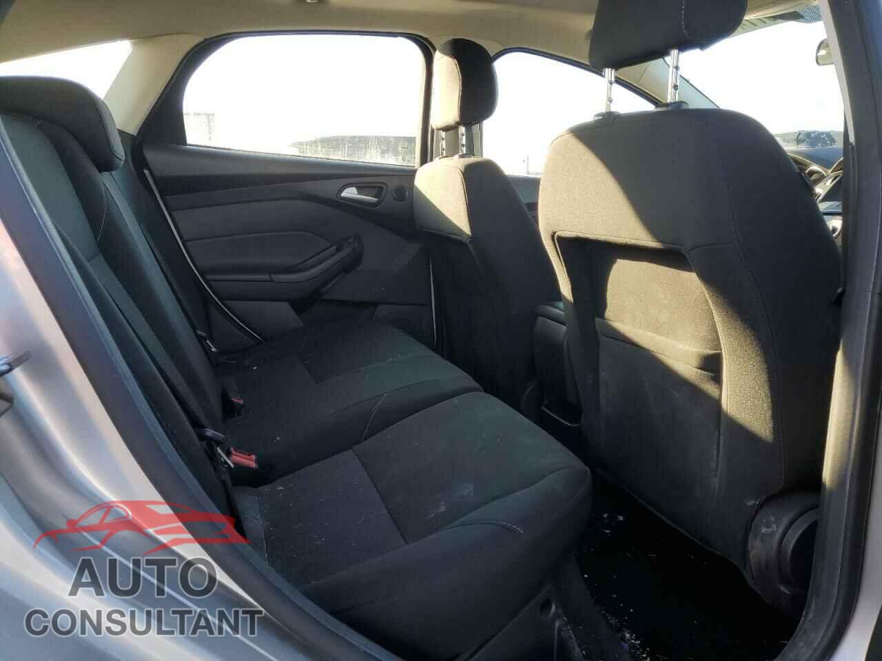 FORD FOCUS 2018 - 1FADP3M20JL215460