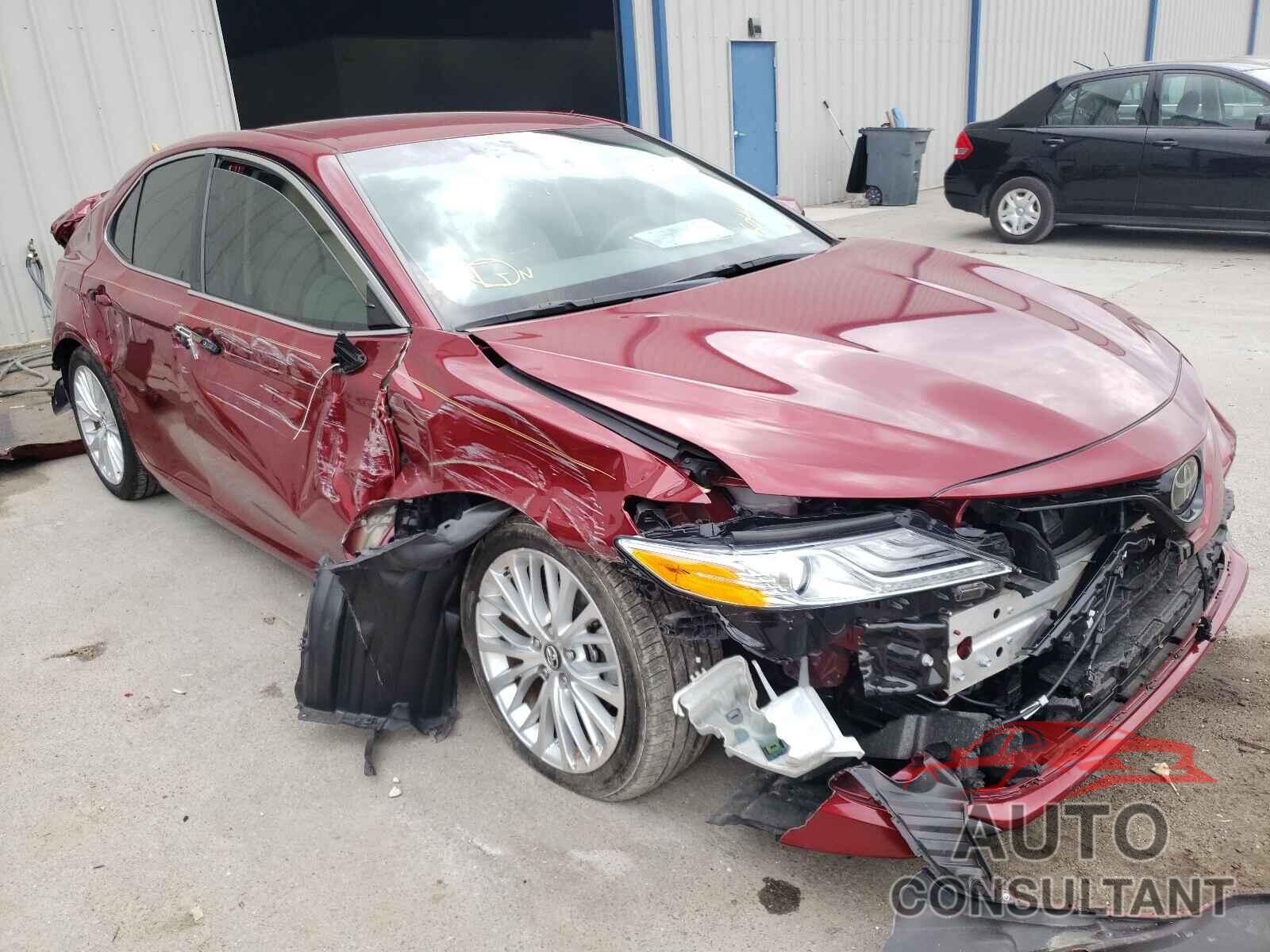TOYOTA CAMRY 2018 - 4T1B11HK2JU604401