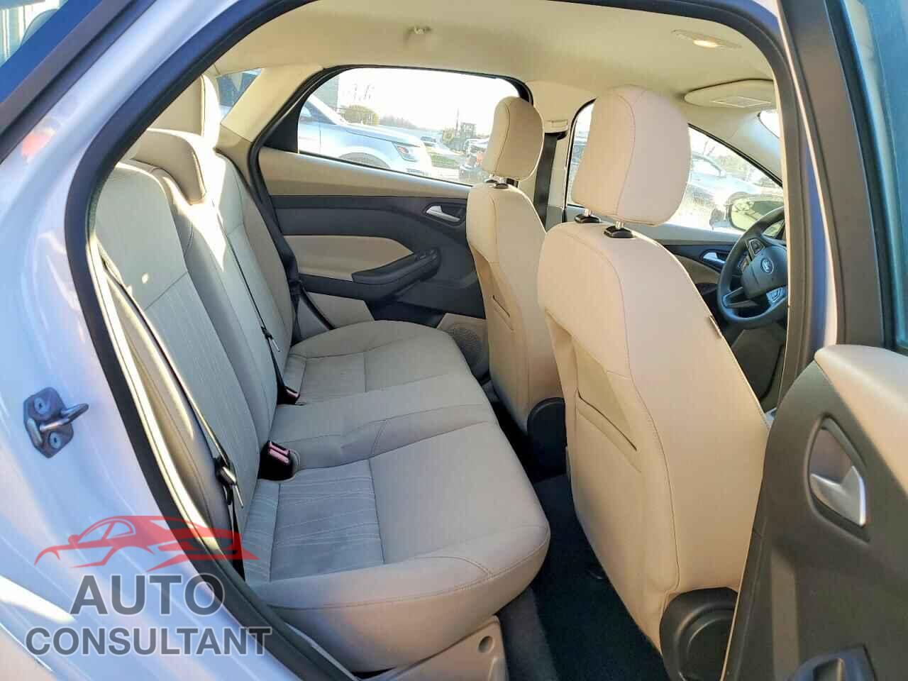 FORD FOCUS 2015 - 1FADP3F24FL250314