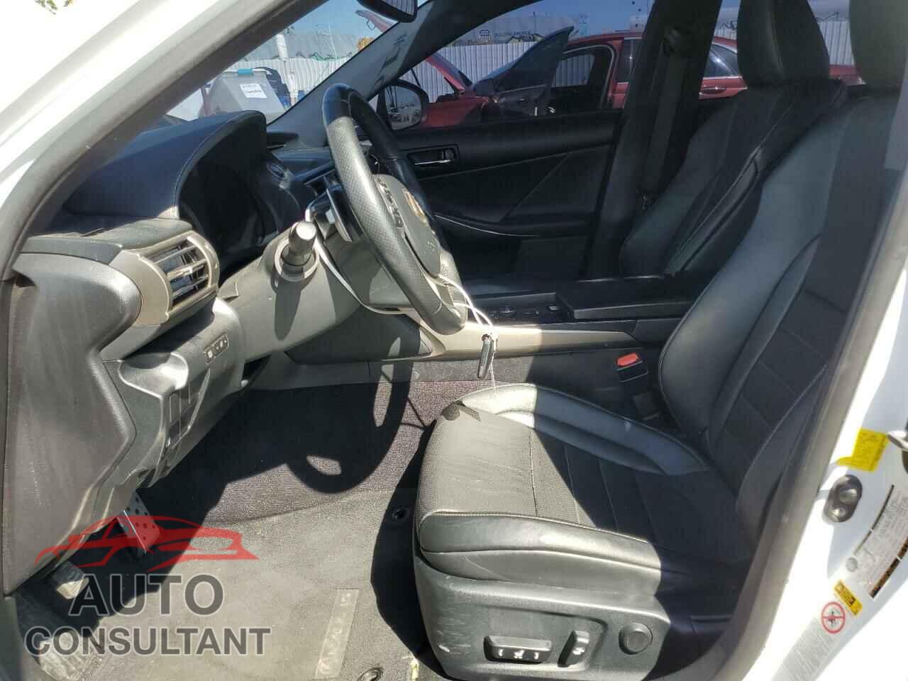 LEXUS IS 2014 - JTHBE1D25E5012486