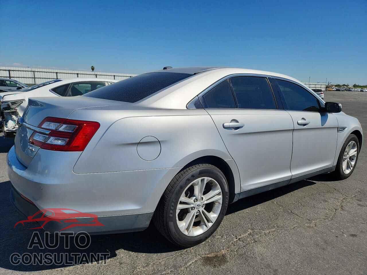 FORD TAURUS 2015 - 1FAHP2E82FG131851
