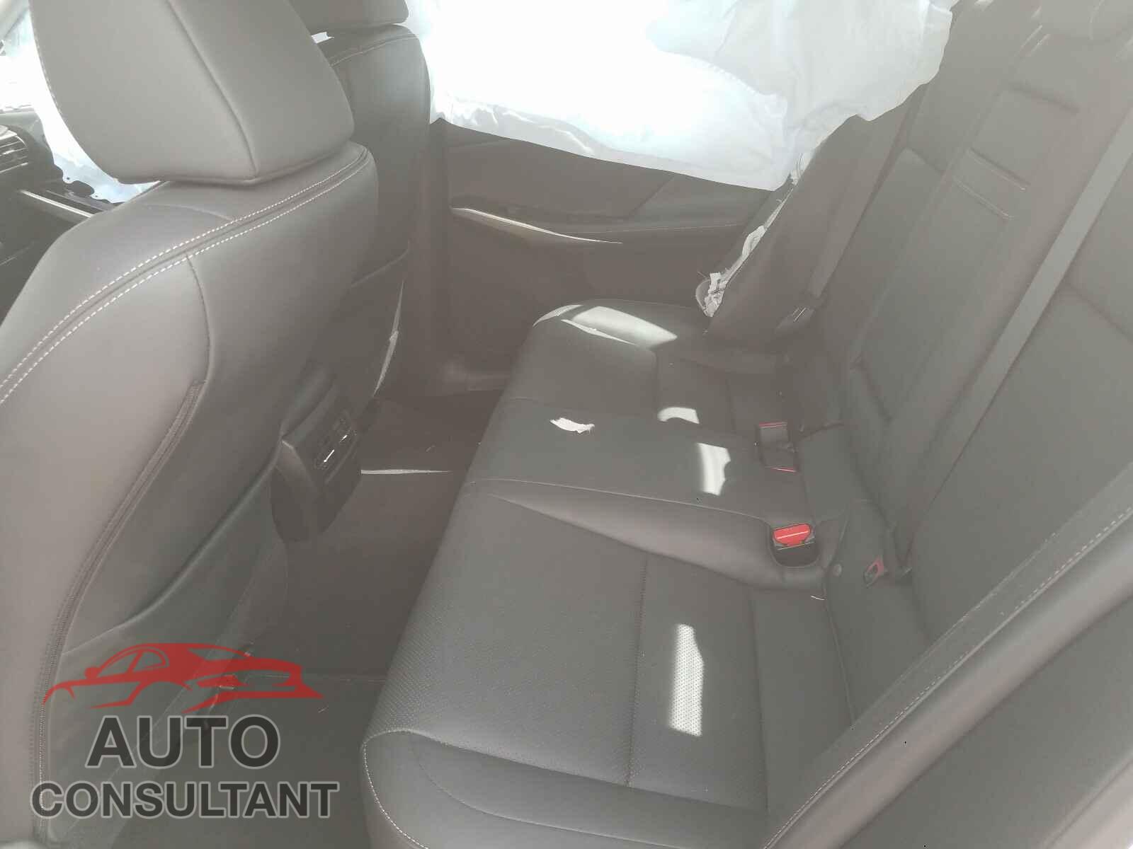 LEXUS IS 2017 - JTHBA1D27H5050589