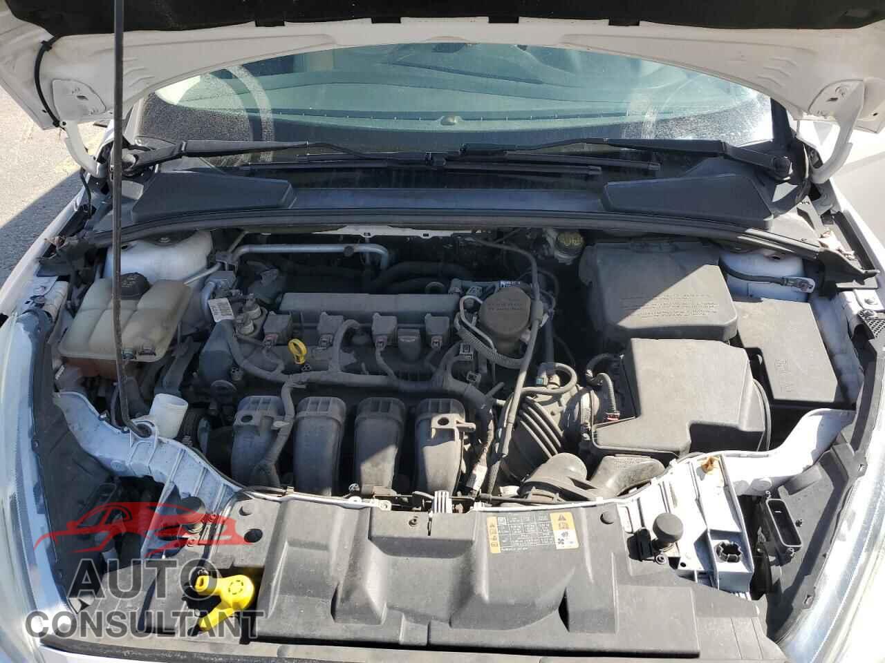 FORD FOCUS 2015 - 1FADP3N25FL211247