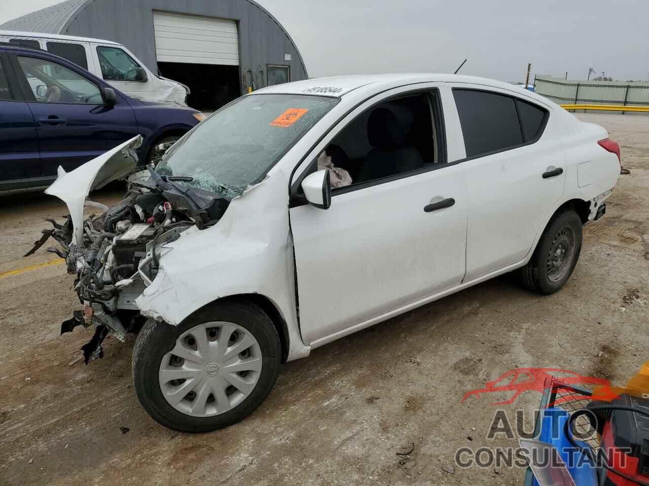 NISSAN VERSA 2018 - 3N1CN7AP0JL817592