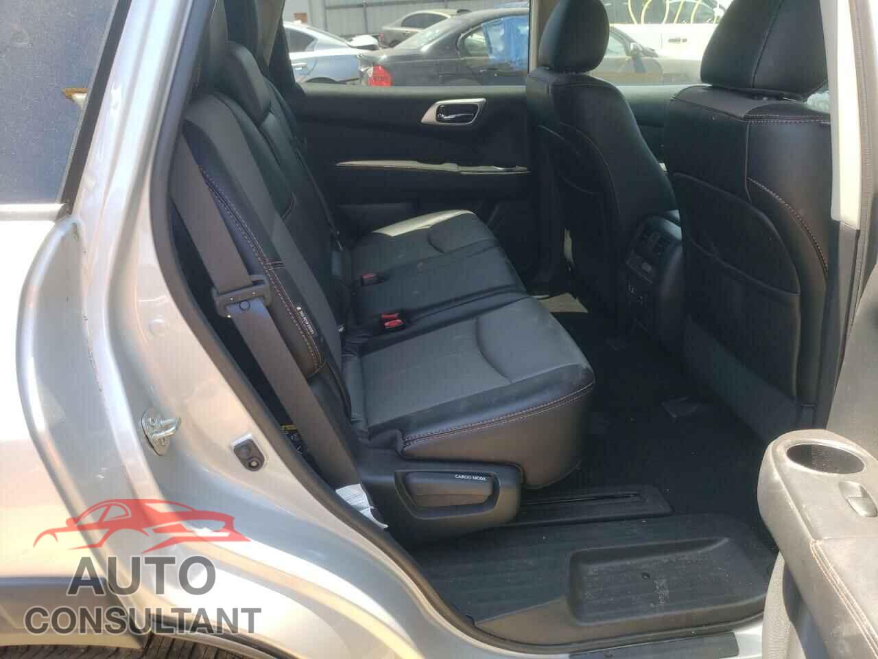 NISSAN PATHFINDER 2020 - 5N1DR2CM8LC596331