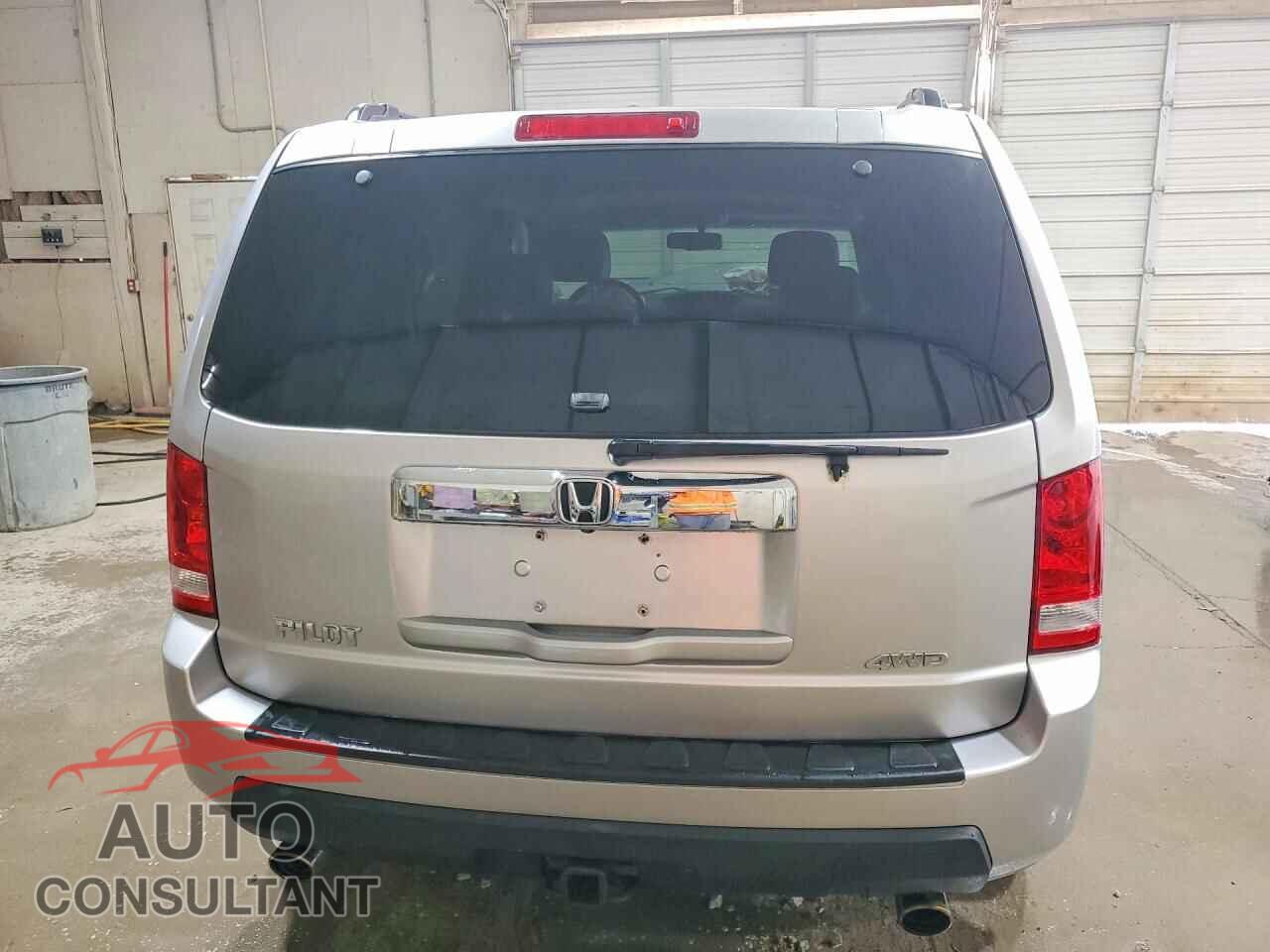 HONDA PILOT 2011 - 5FNYF4H58BB017724