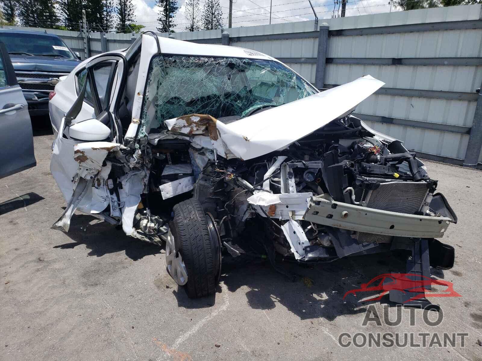 NISSAN VERSA 2019 - 3N1CN7AP5KL857538