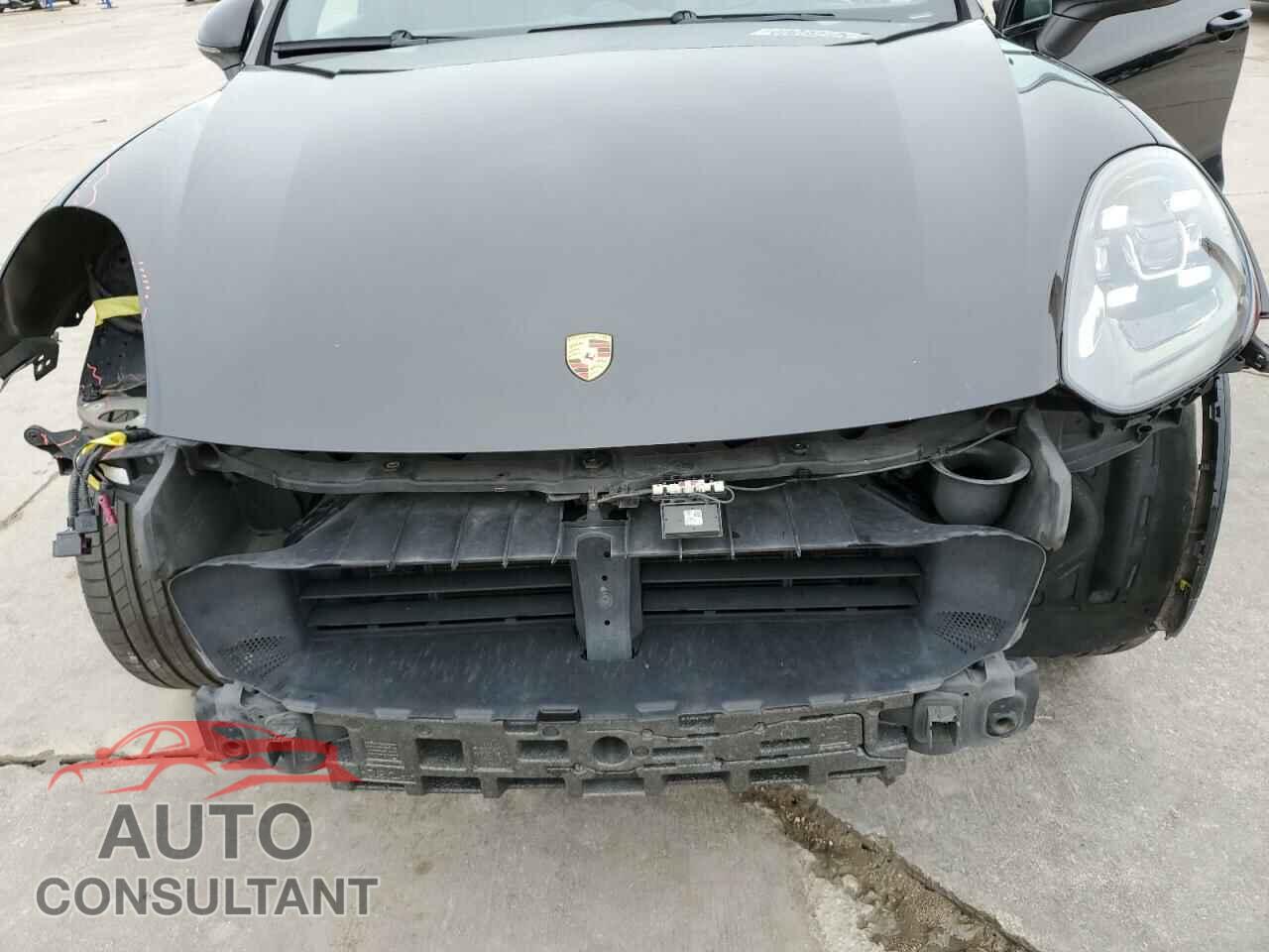 PORSCHE CAYENNE 2017 - WP1AA2A24HKA85789