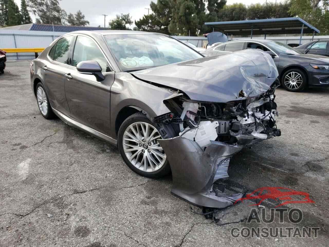 TOYOTA CAMRY 2018 - 4T1B11HK4JU045739