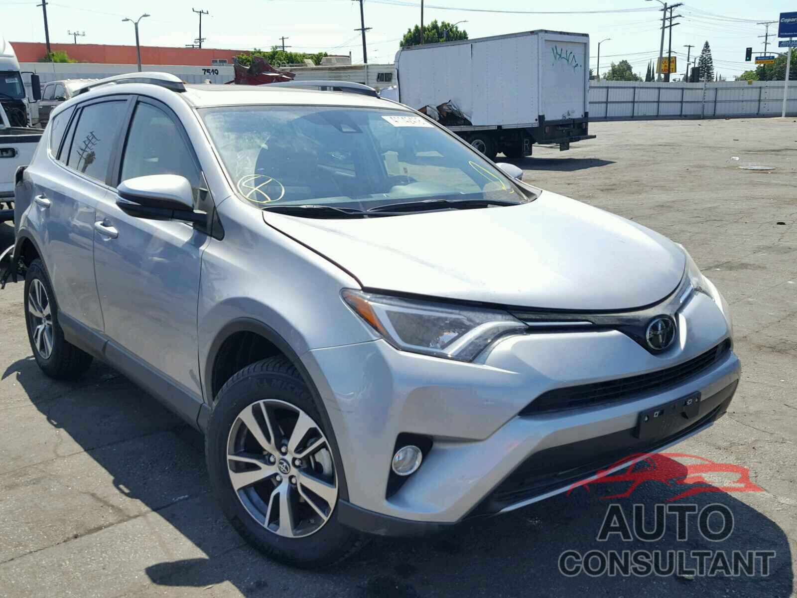 TOYOTA RAV4 XLE 2018 - JTMWFREV7JD119546