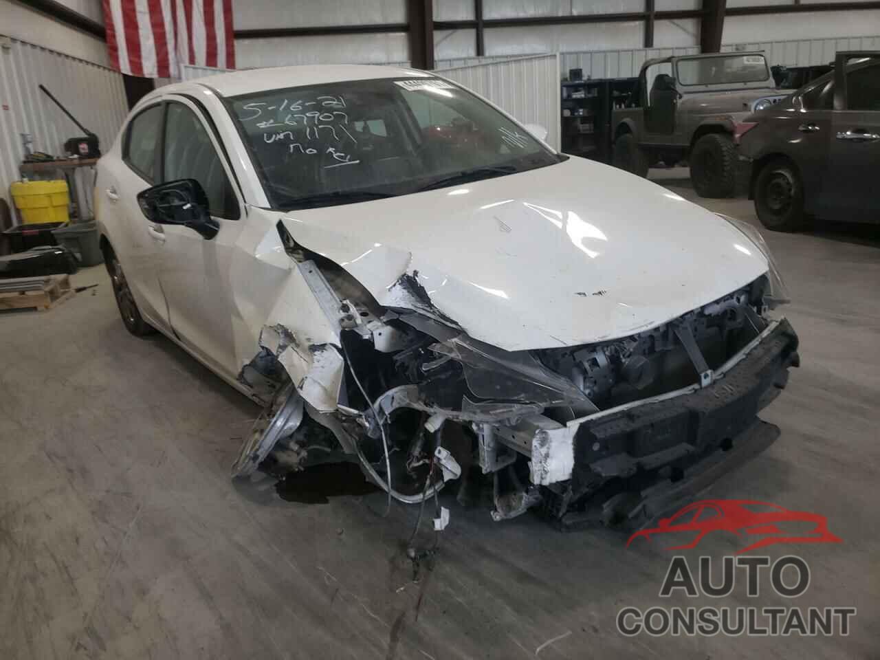 TOYOTA YARIS 2018 - 3MYDLBYV1JY321171