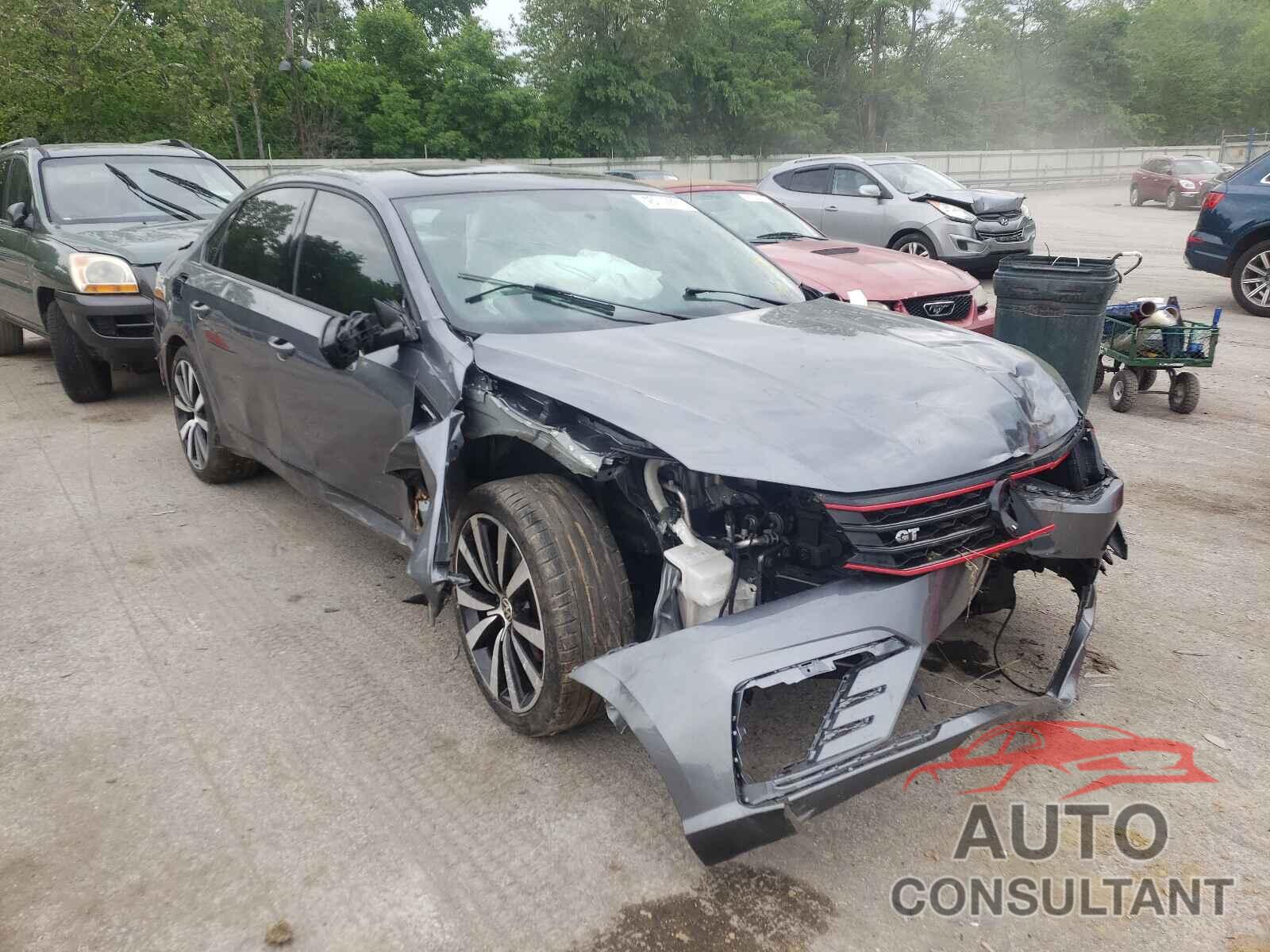 VOLKSWAGEN PASSAT 2018 - 1VWJM7A35JC036032