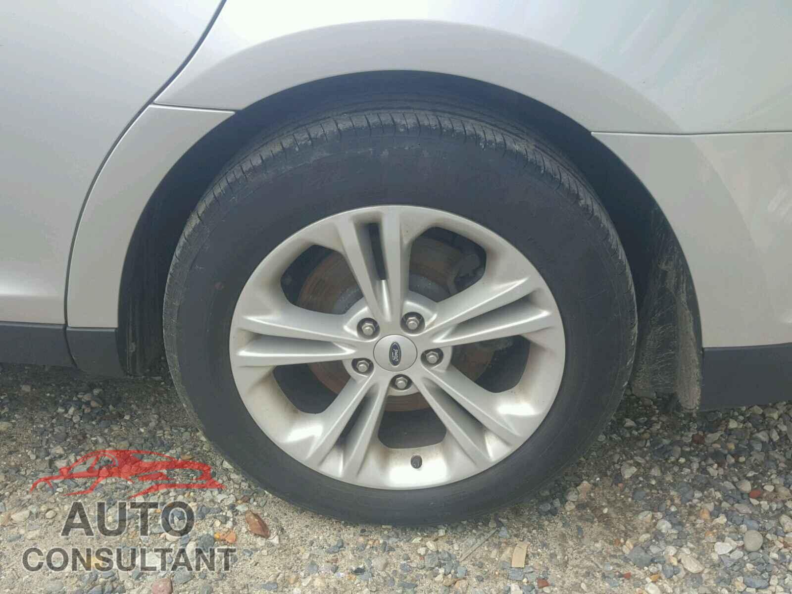 FORD TAURUS 2017 - 1FAHP2E88HG121005