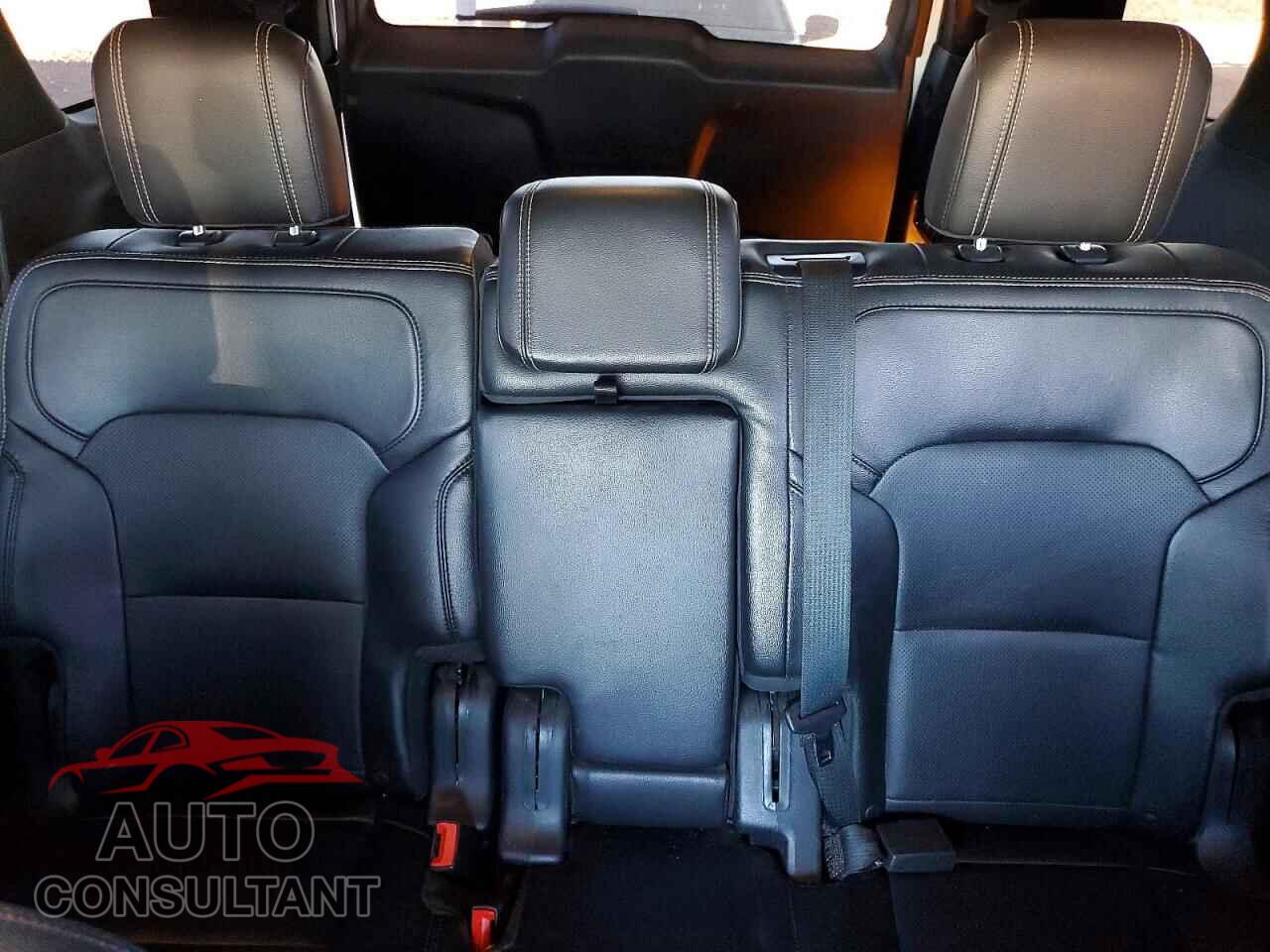 FORD EXPLORER 2018 - 1FM5K7F87JGB32036