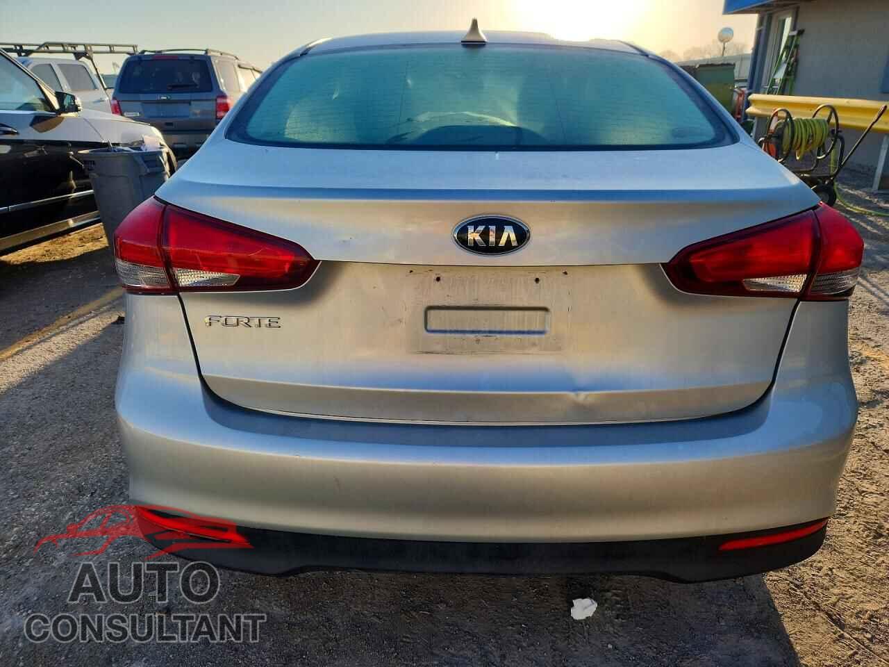 KIA FORTE 2018 - 3KPFK4A71JE211918