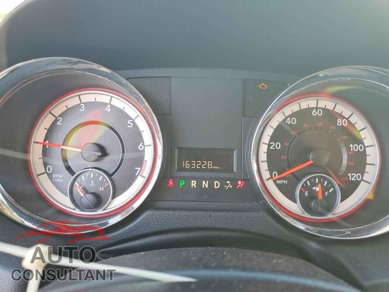DODGE CARAVAN 2013 - 2C4RDGBG0DR650179