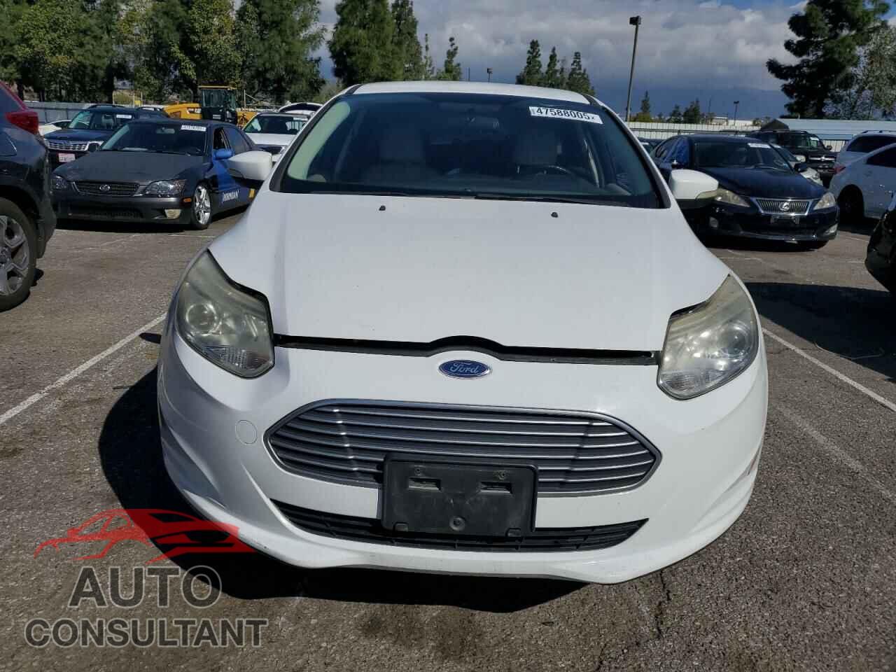 FORD FOCUS 2014 - 1FADP3R43EL330425