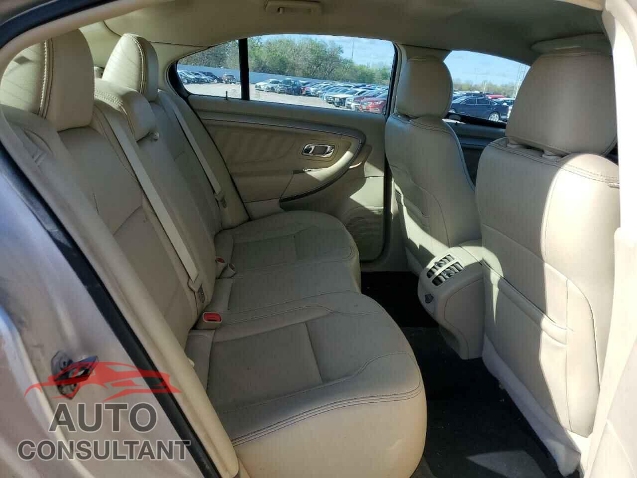 FORD TAURUS 2018 - 1FAHP2E84JG126806