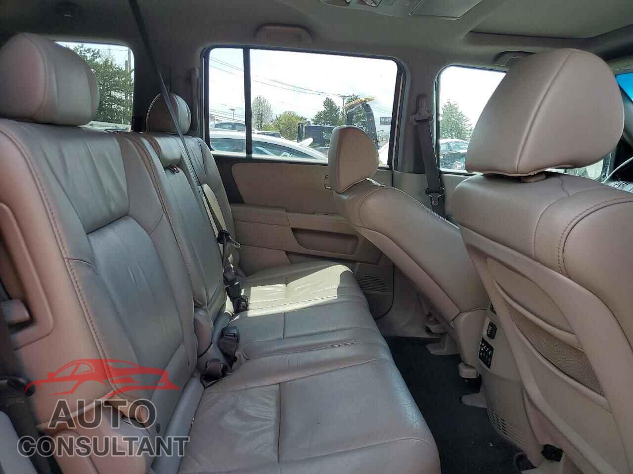 HONDA PILOT 2011 - 5FNYF4H65BB027636