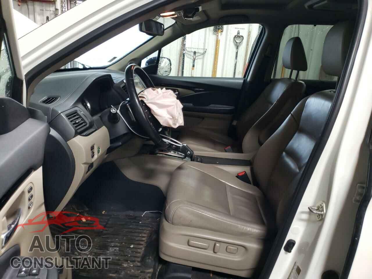 HONDA PILOT 2016 - 5FNYF6H9XGB048155