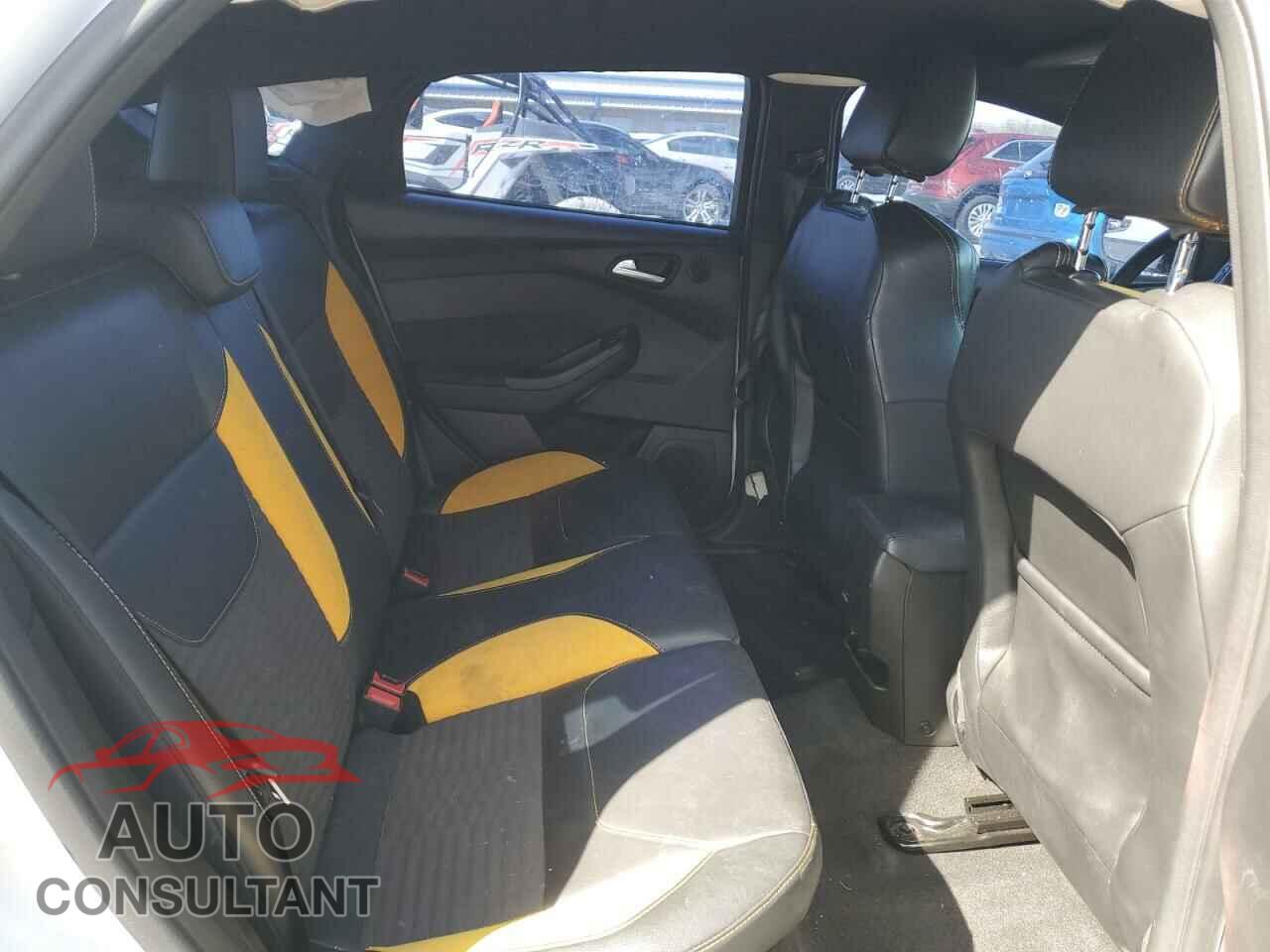 FORD FOCUS 2016 - 1FADP3L94GL268203