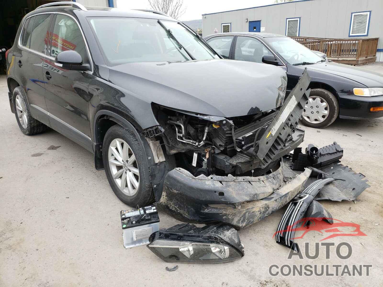 VOLKSWAGEN TIGUAN 2017 - WVGSV7AX9HK025716