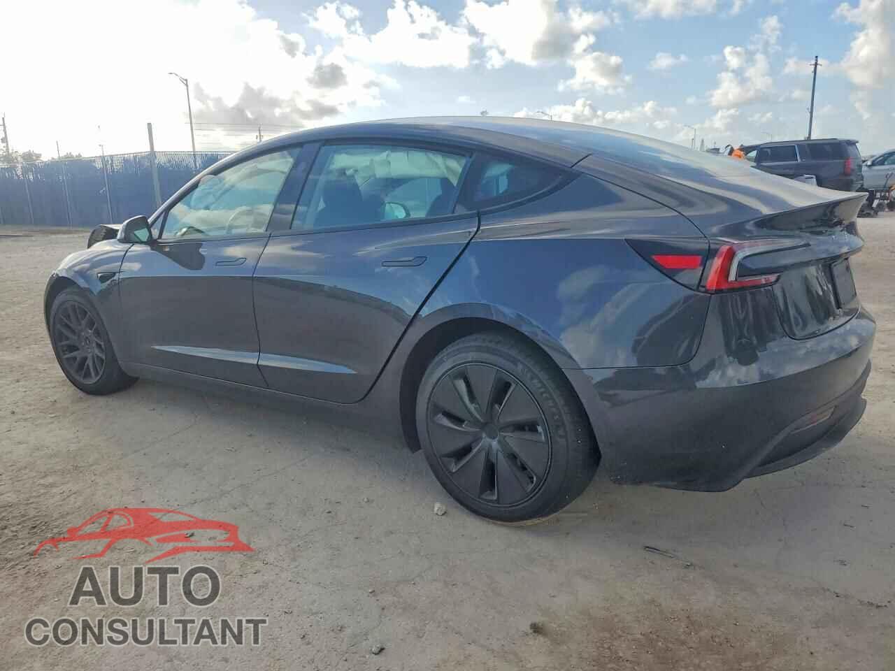 TESLA MODEL 3 2025 - 5YJ3E1EAXSF904044