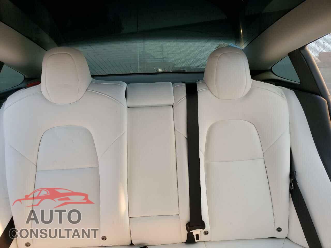 TESLA MODEL 3 2019 - 5YJ3E1EB0KF238370