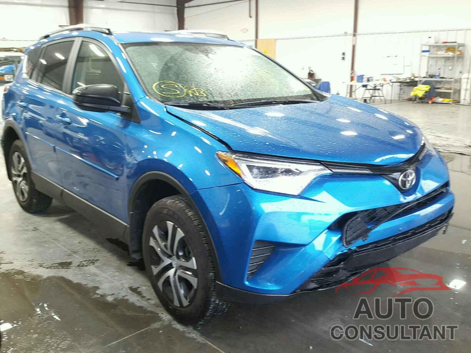 TOYOTA RAV4 LE 2017 - JTMBFREV4HJ107946
