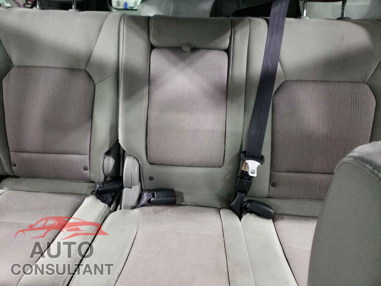 HONDA PILOT 2015 - 5FNYF4H32FB008022
