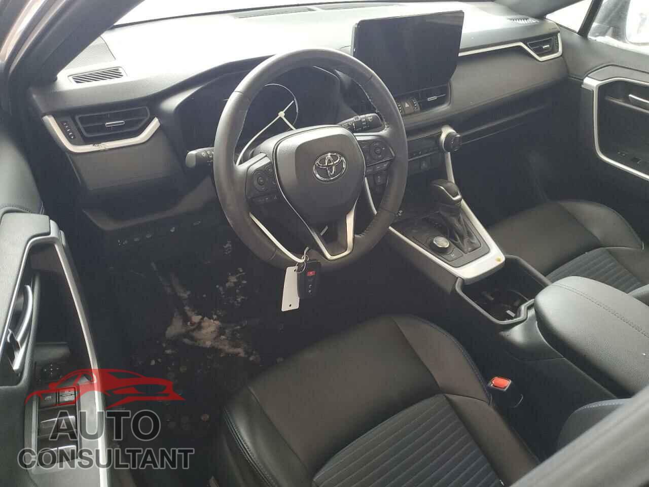 TOYOTA RAV4 2024 - 2T3E6RFV5RW051790