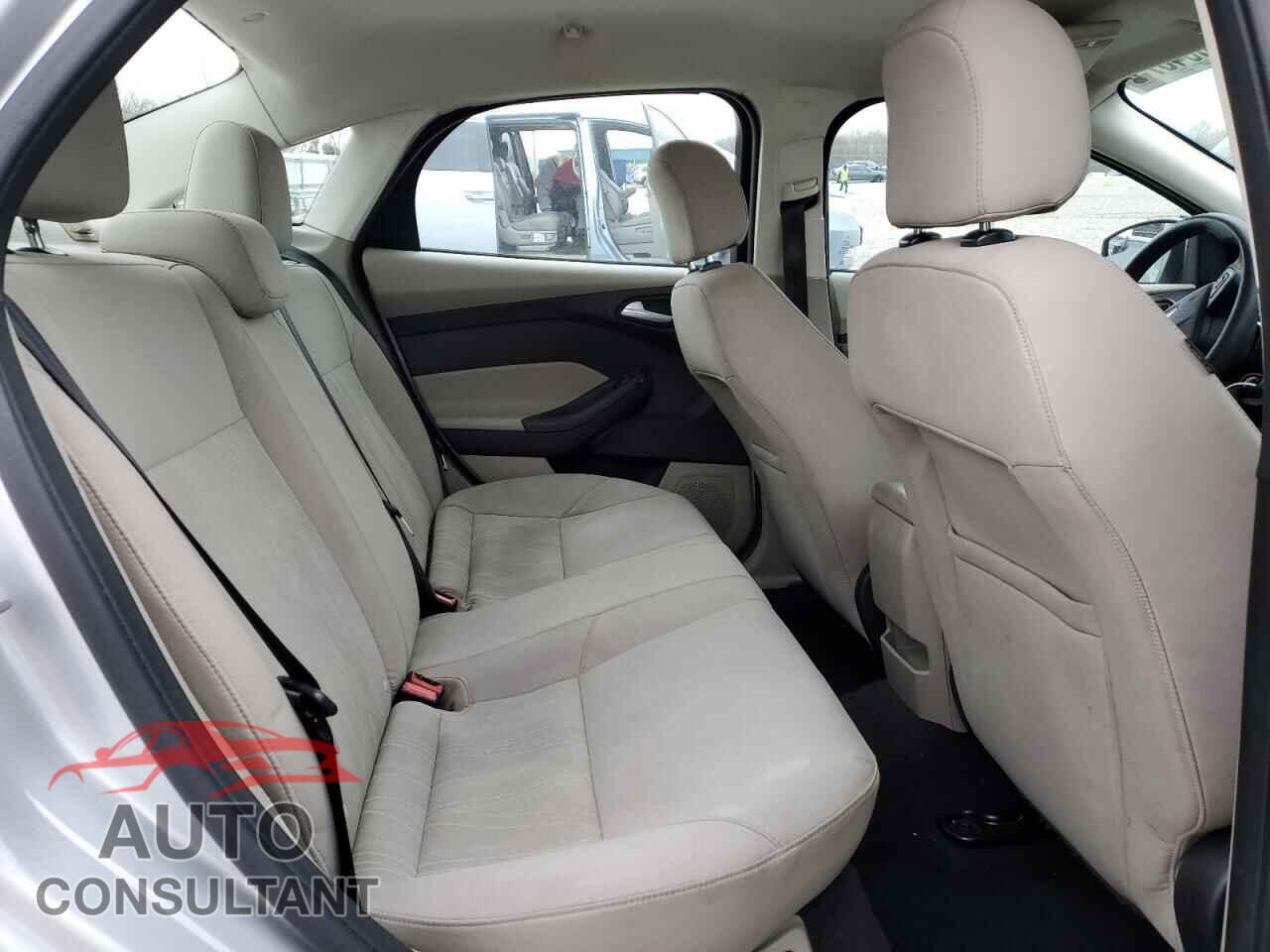 FORD FOCUS 2015 - 1FADP3F27FL291956
