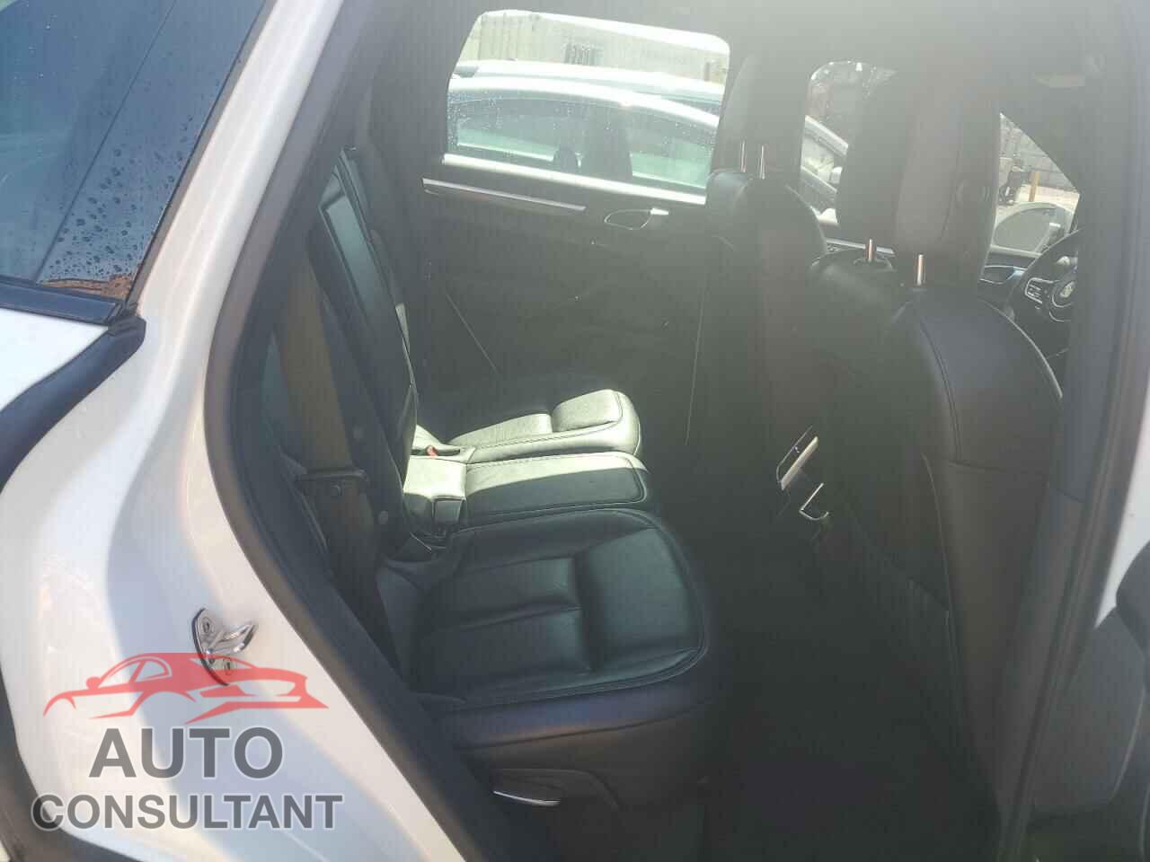 PORSCHE CAYENNE 2016 - WP1AA2A2XGKA12747