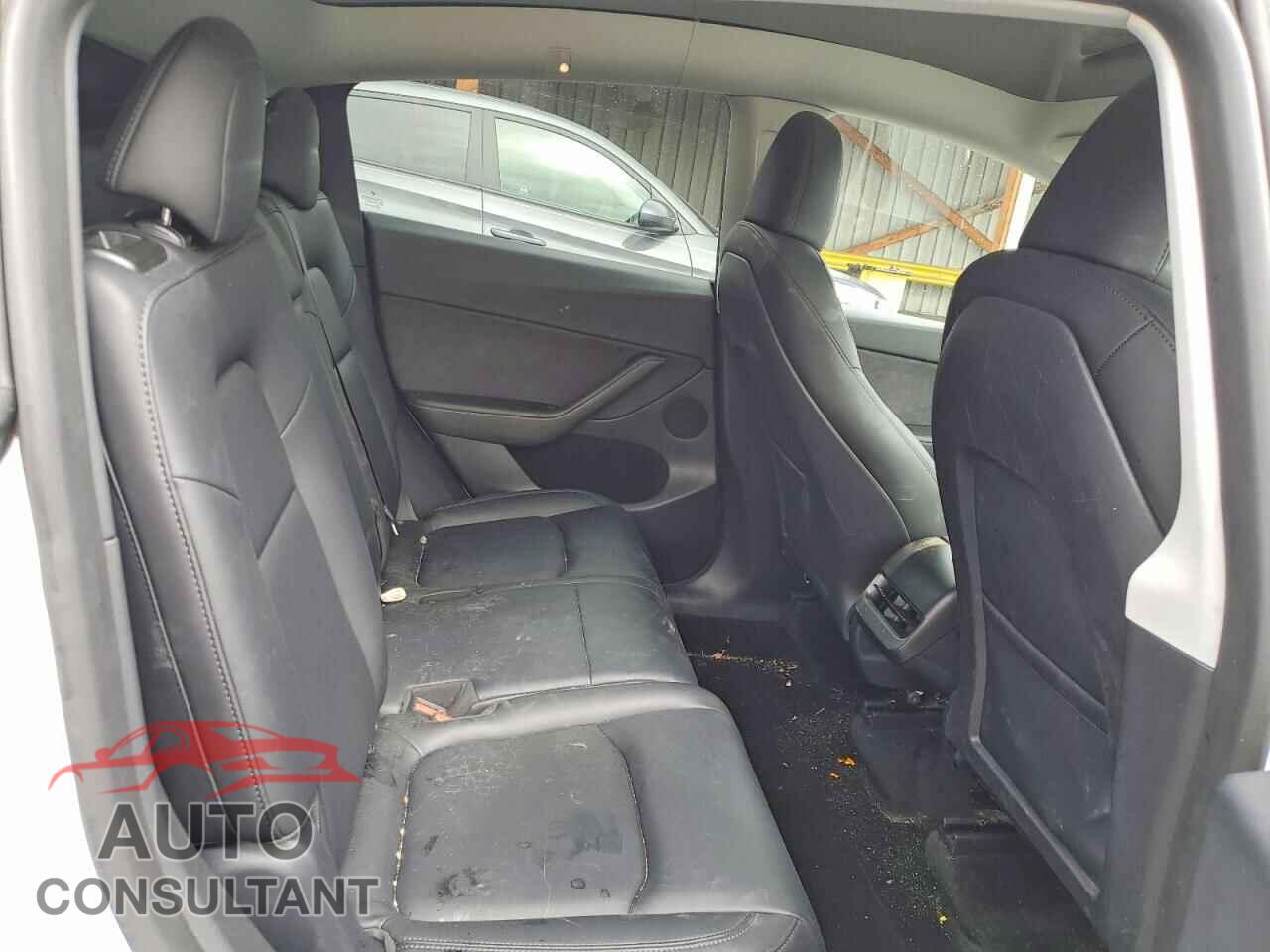 TESLA MODEL Y 2024 - 7SAYGAEE6RF191837