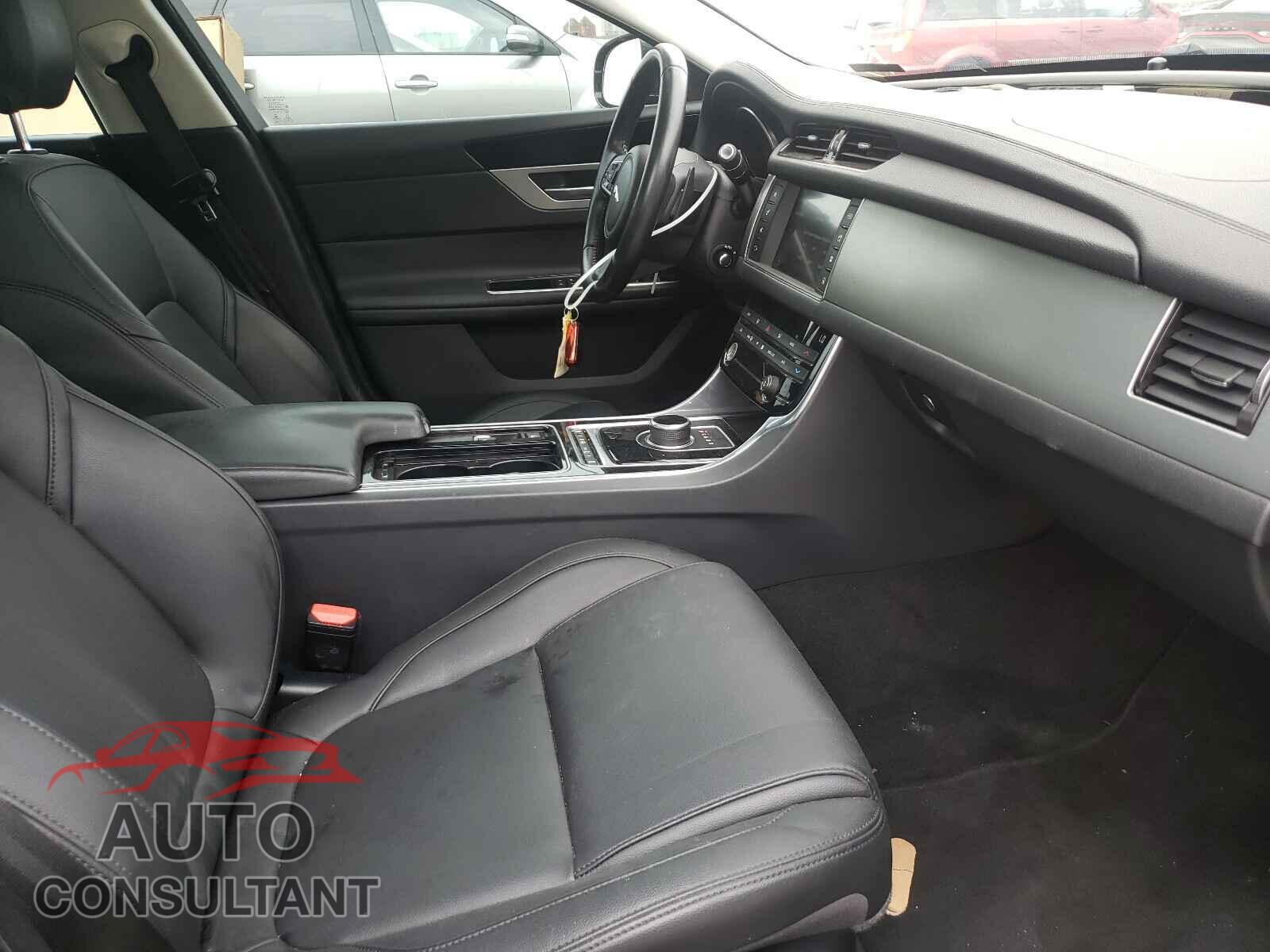 JAGUAR XF 2017 - SAJBD4BV7HCY32458
