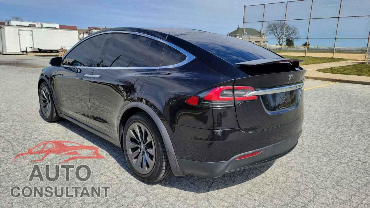 TESLA MODEL X 2017 - 5YJXCDE21HF046103